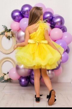 Kız Çocuk Omuzdan Göğse Tüylü Tek Omuz Eteği Kabarık Tüllü Sarı Abiye