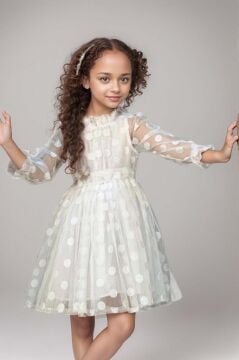 Kız Çocuk Boydan Üzeri Puantiye Detaylı Kolları Şeffaf Tül Beyaz Elbise
