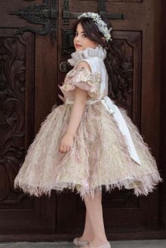 Kız Çocuk Palyaço Yaka Düşük Omuzlu Balon Kollu Eteği Kırçıllı V Kesim Detaylı Pudra Abiye