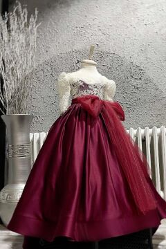 Kız Çocuk Yakası Şeffaf Tül Omuz ve Kolları Güpür İşlemeli Fiyonk Detaylı Saten Bordo Uzun Abiye