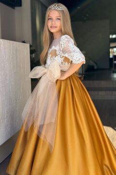 Kız Çocuk Yakası Şeffaf Tül Omuz ve Kolları Güpür İşlemeli Fiyonk Detaylı Saten Hardal Uzun Abiye