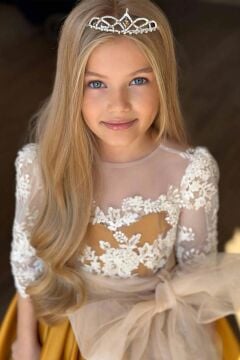 Kız Çocuk Yakası Şeffaf Tül Omuz ve Kolları Güpür İşlemeli Fiyonk Detaylı Saten Hardal Uzun Abiye