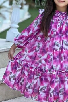 Kız Çocuk Yakası ve Omuzları Fırfır Detaylı Çiçek İşlemeli Pliseli Pembe Elbise