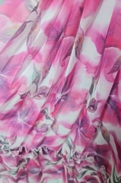 Kız Çocuk Yakası ve Omuzları Fırfır Detaylı Çiçek İşlemeli Pliseli Pembe Elbise