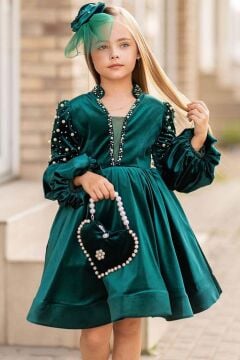 Kız Çocuk Yakadan Göğse ve Omuzları İnci İşlemeli Balon Kollu Yeşil Kadife Abiye