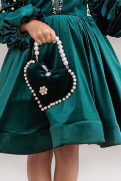 Kız Çocuk Yakadan Göğse ve Omuzları İnci İşlemeli Balon Kollu Yeşil Kadife Abiye