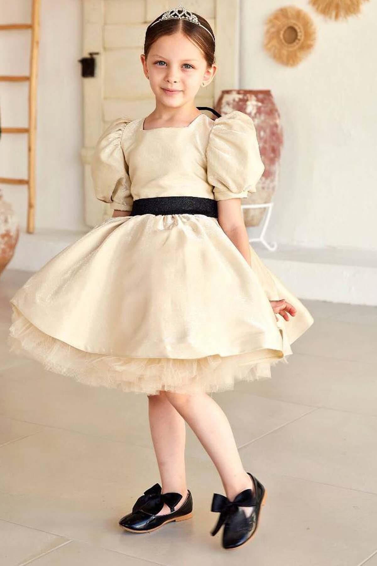 Kız Çocuk Beli Şerit Detaylı Arkası Simli Fiyonk Balon Kollu Gold Abiye