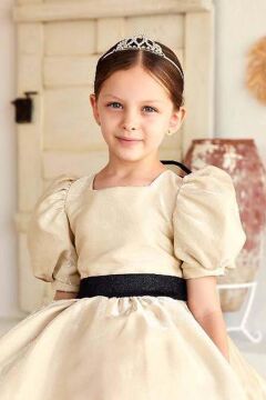 Kız Çocuk Beli Şerit Detaylı Arkası Simli Fiyonk Balon Kollu Gold Abiye