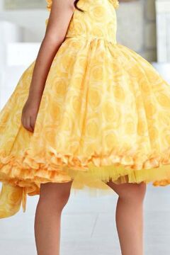 Kız Çocuk Yakası ve Etek Ucu Fırfırlı Üzeri Gül Baskılı Kolsuz Sarı Elbise