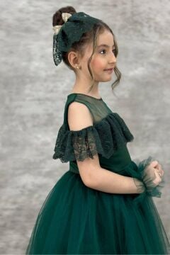 Kız Çocuk Yakası Transparan Omzu Açık Göğsü ve Kolları Güpür İşlemeli Yeşil Abiye