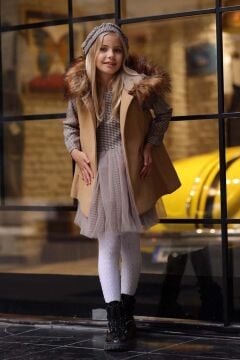 Kız Çocuk Üzeri Kare Desenli Eteği Tüllü Elbise Kürk Detaylı Kolsuz Kahverengi Kaşe