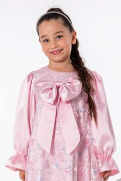 Kız Çocuk Göğsü Kurdele ve Üzeri Kelebek İşlemeli İspanyol Kollu Pembe Şifon Elbise