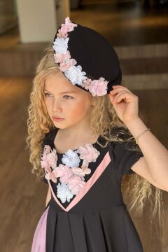 Kız Çocuk Göğsü Çiçek İşlemeli ve Şerit Detaylı Piliseli Siyah Elbise