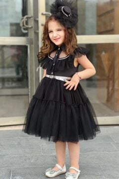 Kız Çocuk Gömlek Yaka Taş İşlemeli Göğsü Fırfırlı Sıfır Kol Kemerli Eteği Tüllü Siyah Elbise