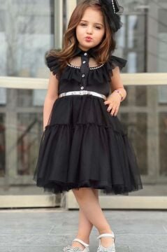 Kız Çocuk Gömlek Yaka Taş İşlemeli Göğsü Fırfırlı Sıfır Kol Kemerli Eteği Tüllü Siyah Elbise