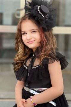 Kız Çocuk Gömlek Yaka Taş İşlemeli Göğsü Fırfırlı Sıfır Kol Kemerli Eteği Tüllü Siyah Elbise