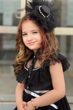 Kız Çocuk Gömlek Yaka Taş İşlemeli Göğsü Fırfırlı Sıfır Kol Kemerli Eteği Tüllü Siyah Elbise