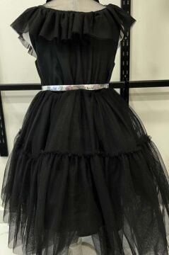 Kız Çocuk Gömlek Yaka Taş İşlemeli Göğsü Fırfırlı Sıfır Kol Kemerli Eteği Tüllü Siyah Elbise