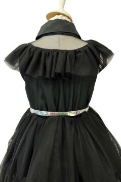 Kız Çocuk Gömlek Yaka Taş İşlemeli Göğsü Fırfırlı Sıfır Kol Kemerli Eteği Tüllü Siyah Elbise