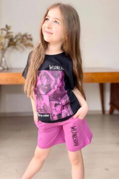 Kız Çocuk Wednesday Baskı Figürlü ve Yazı Baskılı Penye T-Shirt Mor Şortlu Takım