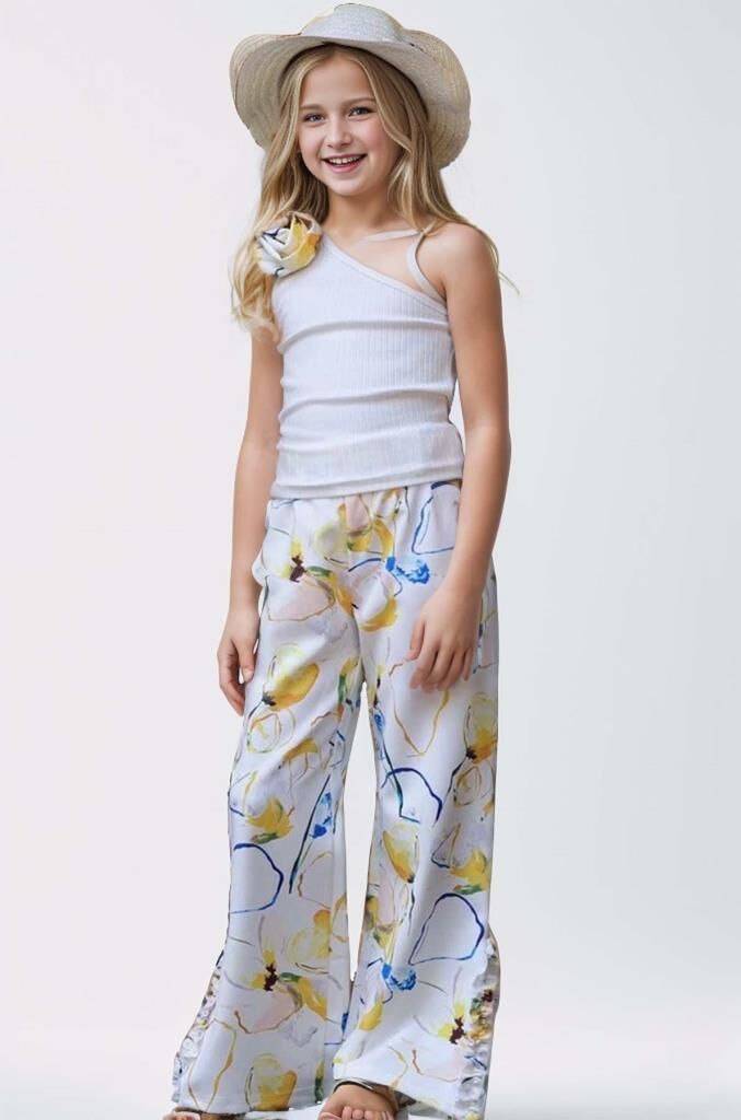 Kız Çocuk Gül Detaylı Tek Omuzlu Kaşkorse Bluz ve Dijital Baskılı Beyaz Alt Üst Takım