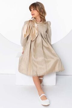 Kız Çocuk Omzu Kurdele Detaylı Yakası Fırfırlı Şerit Pullu Pileli Gold Elbise