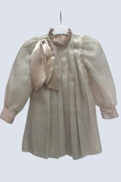 Kız Çocuk Omzu Kurdele Detaylı Yakası Fırfırlı Şerit Pullu Pileli Gold Elbise