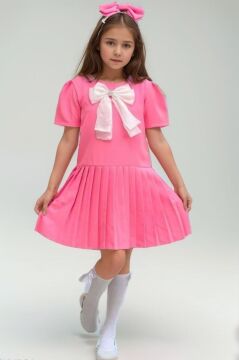 Kız Çocuk Göğsü Fiyonk Detaylı Eteği Pliseli Pembe Elbise