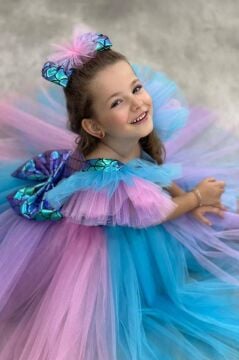 Kız Çocuk Kare Yaka Sıfır Kol Omuzları Tül Detaylı Göğsü Pullu Eteği Rengarenk Tüllü Abiye