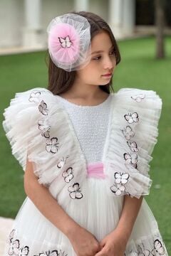 Kız Çocuk Sıfır Kol Omzu Fırfırlı Üzeri Kelebek Desenleri Eteği Tüllü Beyaz Abiye