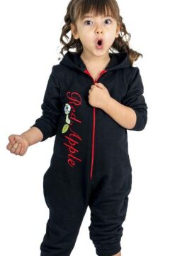 Kız Bebek Üzerinde Elma Yazı ve Baskılı Önü Fermuarlı Kapüşonlu Siyah Tulum