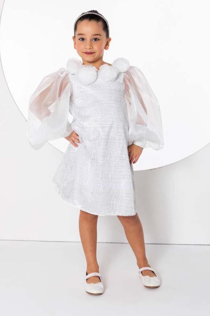 Kız Çocuk Yakası Boydan Gül Broş Detaylı Bilekleri ve Üzeri Pullu Karpuz Kollu Beyaz Elbise