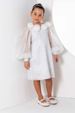 Kız Çocuk Yakası Boydan Gül Broş Detaylı Bilekleri ve Üzeri Pullu Karpuz Kollu Beyaz Elbise