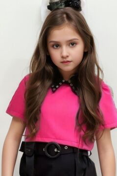 Kız Çocuk Yırtmaç ve Önü Çengel Detaylı Etek Gömlek Yaka Kısa Kollu Fuşya Tişört Etekli Takım
