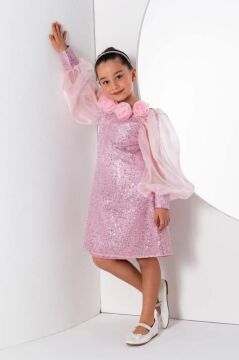 Kız Çocuk Yakası Boydan Gül Broş Detaylı Bilekleri ve Üzeri Pullu Karpuz Kollu Pembe Elbise