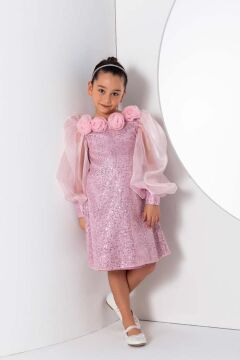 Kız Çocuk Yakası Boydan Gül Broş Detaylı Bilekleri ve Üzeri Pullu Karpuz Kollu Pembe Elbise