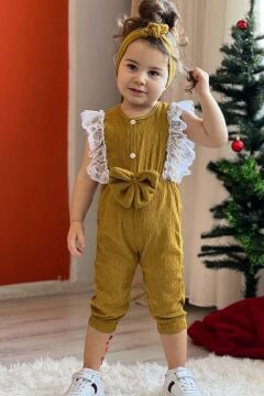 Kız Çocuk Omuzdan Göğse Dantel İşlemeli Beli Fiyonk Detaylı Bandanalı Hardal Tulum