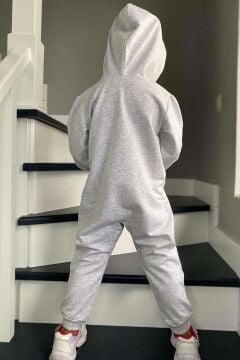 Kız Erkek Bebek Üzerinde Noel Baba ve Ağaç Önü Fermuarlı Kapüşonlu Gri Tulum