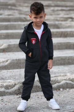 Erkek Çocuk Üzerinde Kaykaycı Baskı İçerisinde Penye T-shirt Önü Fermuarlı Kapüşonlu Füme Tulum