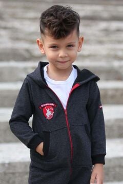 Erkek Çocuk Üzerinde Kaykaycı Baskı İçerisinde Penye T-shirt Önü Fermuarlı Kapüşonlu Füme Tulum