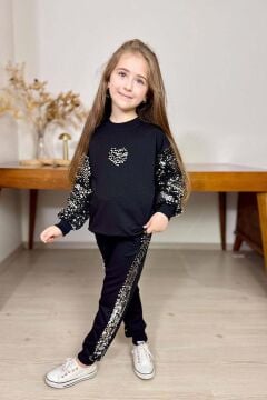Kız Çocuk Bisiklet Yaka Kollarında ve Göğsünde Kalp Pulpayet İşlemeli Siyah Eşofman Takım