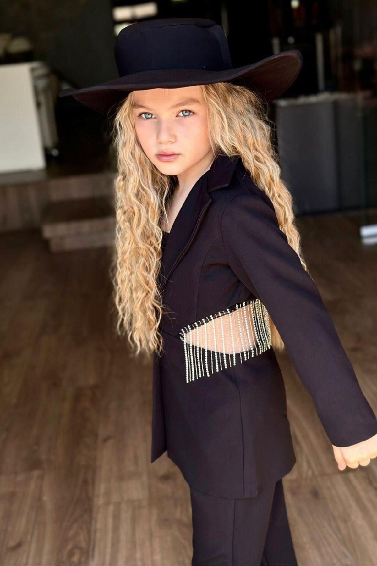 Kız Çocuk Beli ve Sırtı Dekolteli ve Saçaklı Blazer Ceketli Crop ve Pantolonlu Siyah Alt Üst Takım