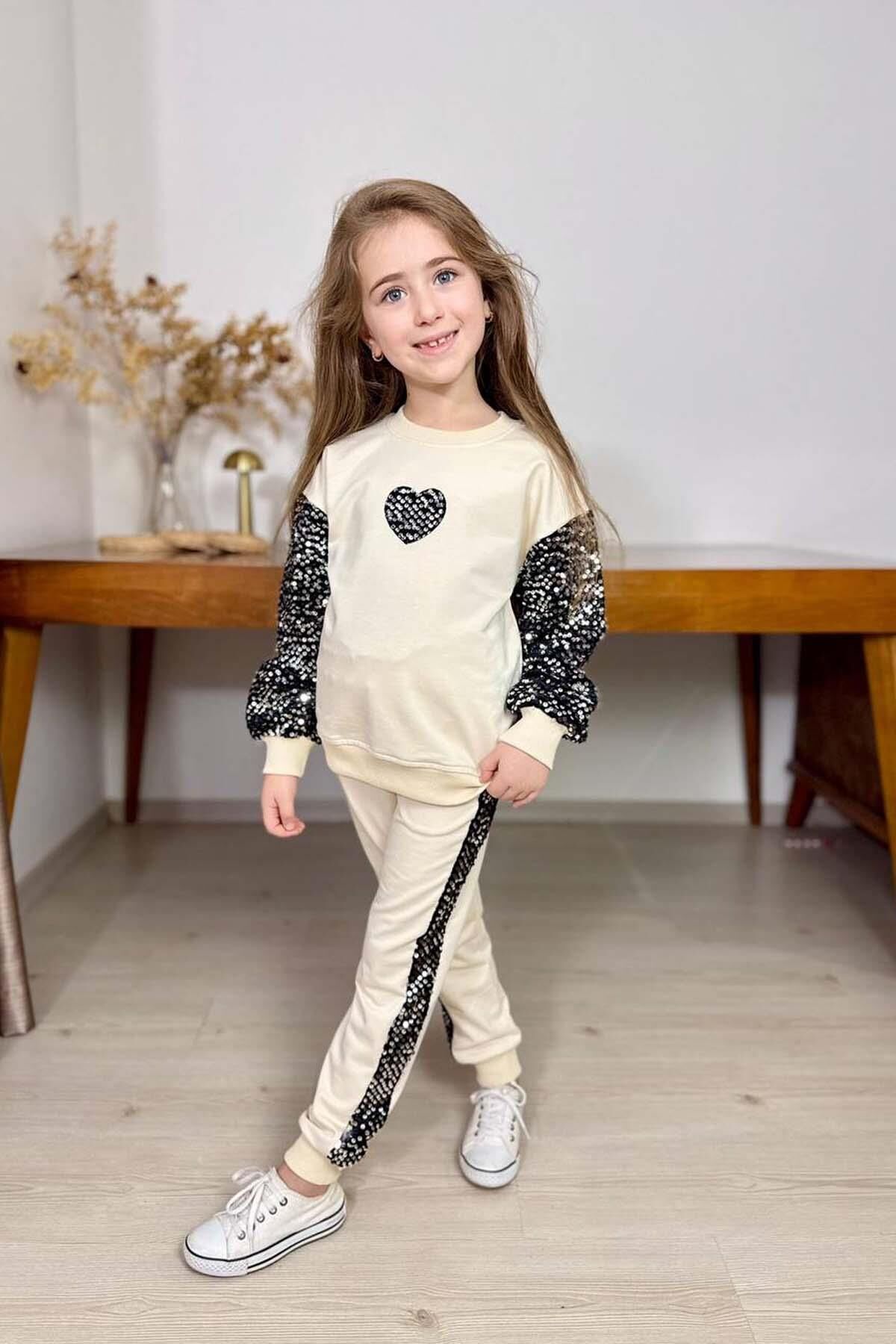 Kız Çocuk Bisiklet Yaka Kollarında ve Göğsünde Kalp Pulpayet İşlemeli Krem Eşofman Takım