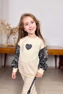 Kız Çocuk Bisiklet Yaka Kollarında ve Göğsünde Kalp Pulpayet İşlemeli Krem Eşofman Takım