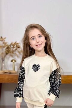 Kız Çocuk Bisiklet Yaka Kollarında ve Göğsünde Kalp Pulpayet İşlemeli Krem Eşofman Takım