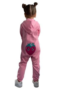 Kız Bebek Üzerinde Çilek Yazı ve Baskılı Önü Fermuarlı Kapüşonlu Pembe Tulum