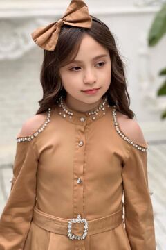 Kız Çocuk Omuzu ve Yakası Taş İşlemeli Kahverengi Elbise