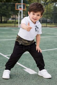 Erkek Çocuk Kapüşonlu ve Kamuflaj Desenli T-Shirt Paçası Lastikli Siyah Eşofman Takım