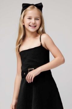 Kız Çocuk Omuzu Zincir Askılı Kemer Detaylı Siyah Elbise