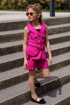 Kız Çocuk Düğme ve Cep Detaylı Kolsuz Yelek Penye Bluz Fuşya Şortlu Takım